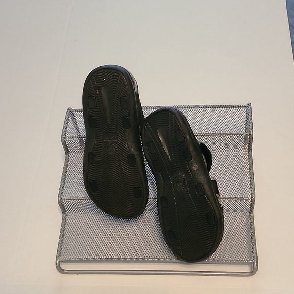 Kids Black and Gray Sandals Size 11/12 EUC Easy Open And Close Straps - Picture 2 of 10